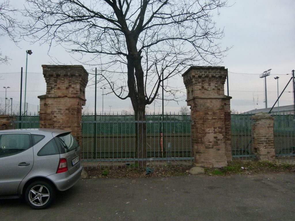 Das ehemalige Lagertor des KZ-Außenlagers in der Hopfengasse (Photo Roman Fröhlich)