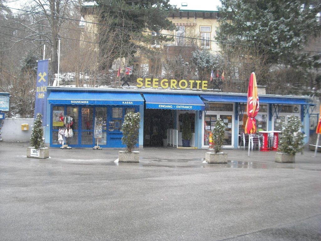 Der Zugang zu der Untertageproduktionsstätte heute (Photo Roman Fröhlich)